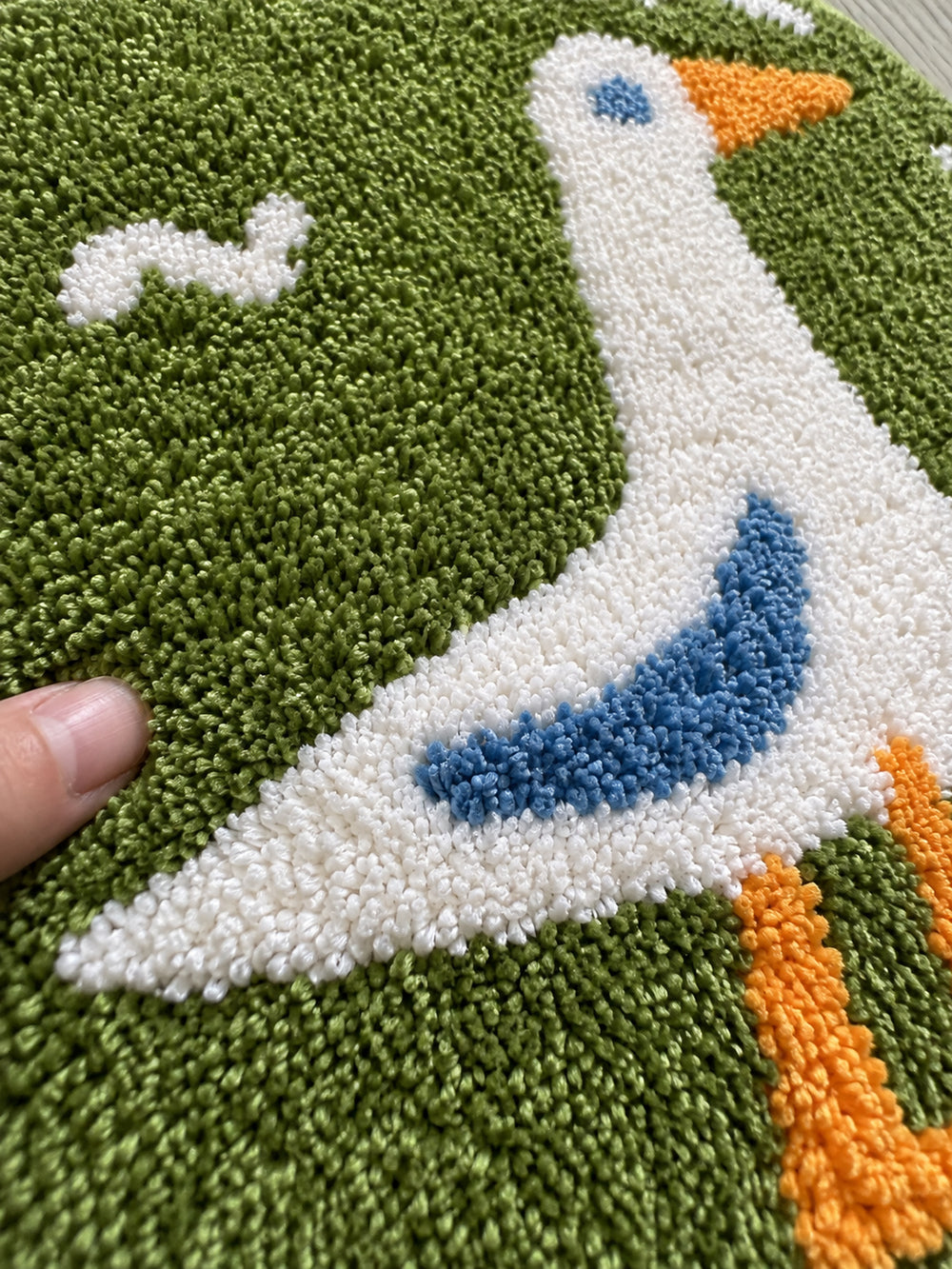Goose Talk Green Oval Bath Mat — Surface detail