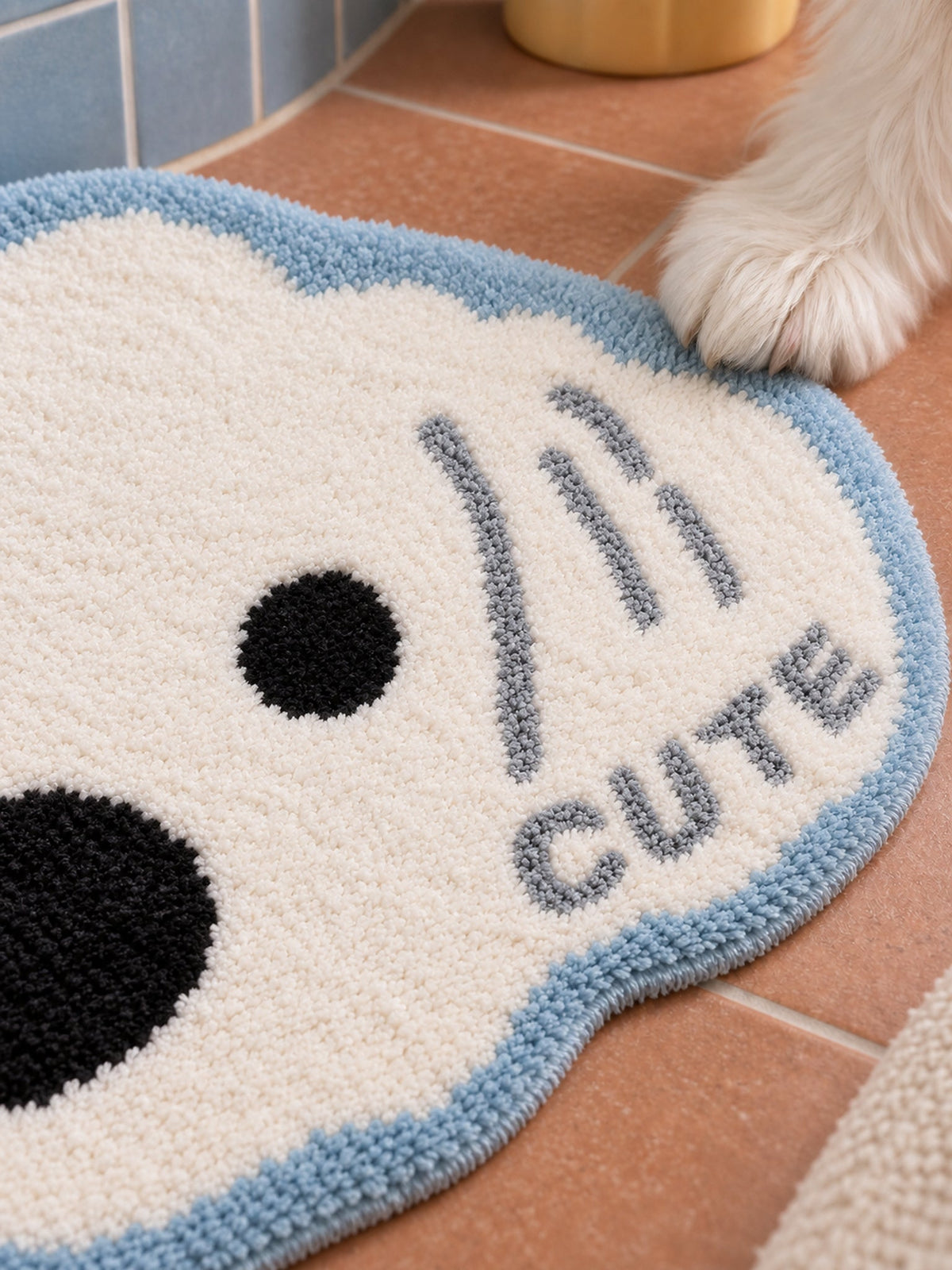 Snowy Puppy Face Shaped Bath Mat — surface detail