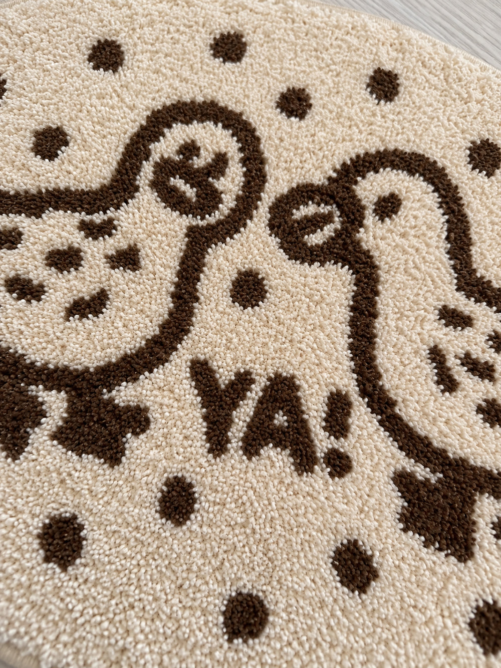 Dotted Duck Duo Oval Bath Mat — Surface detail
