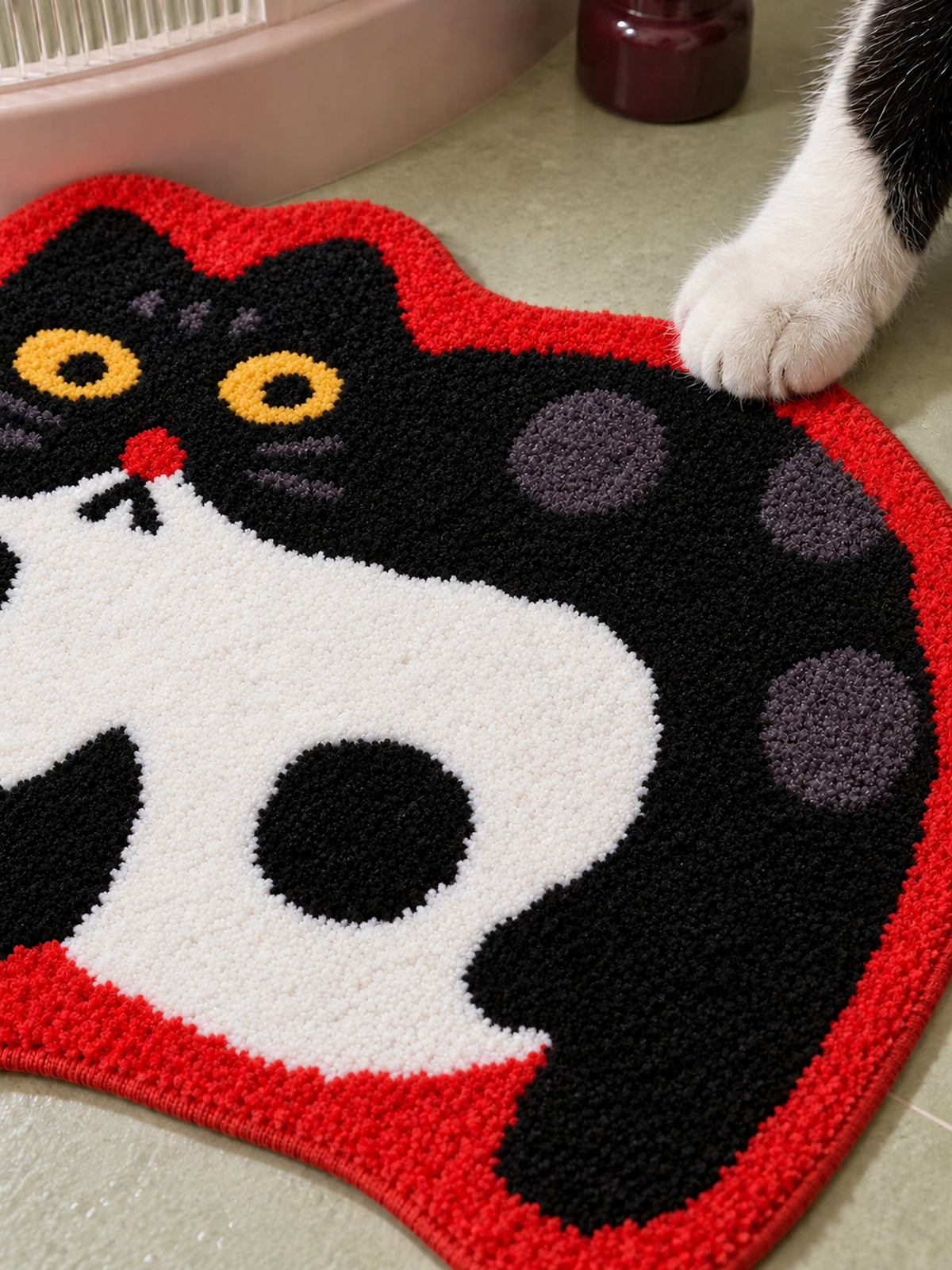 Spotted Cat Red-Outline Bath Mat — surface detail