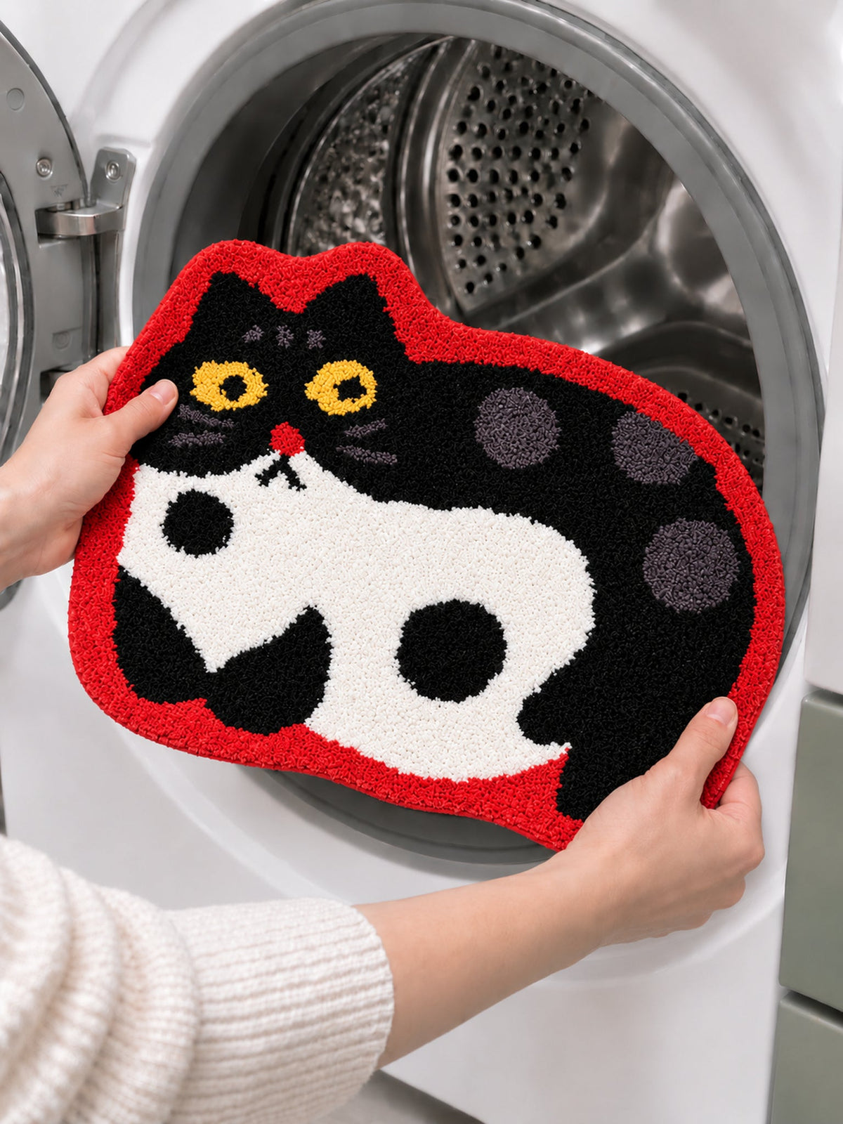 Spotted Cat Red-Outline Bath Mat — machine wash