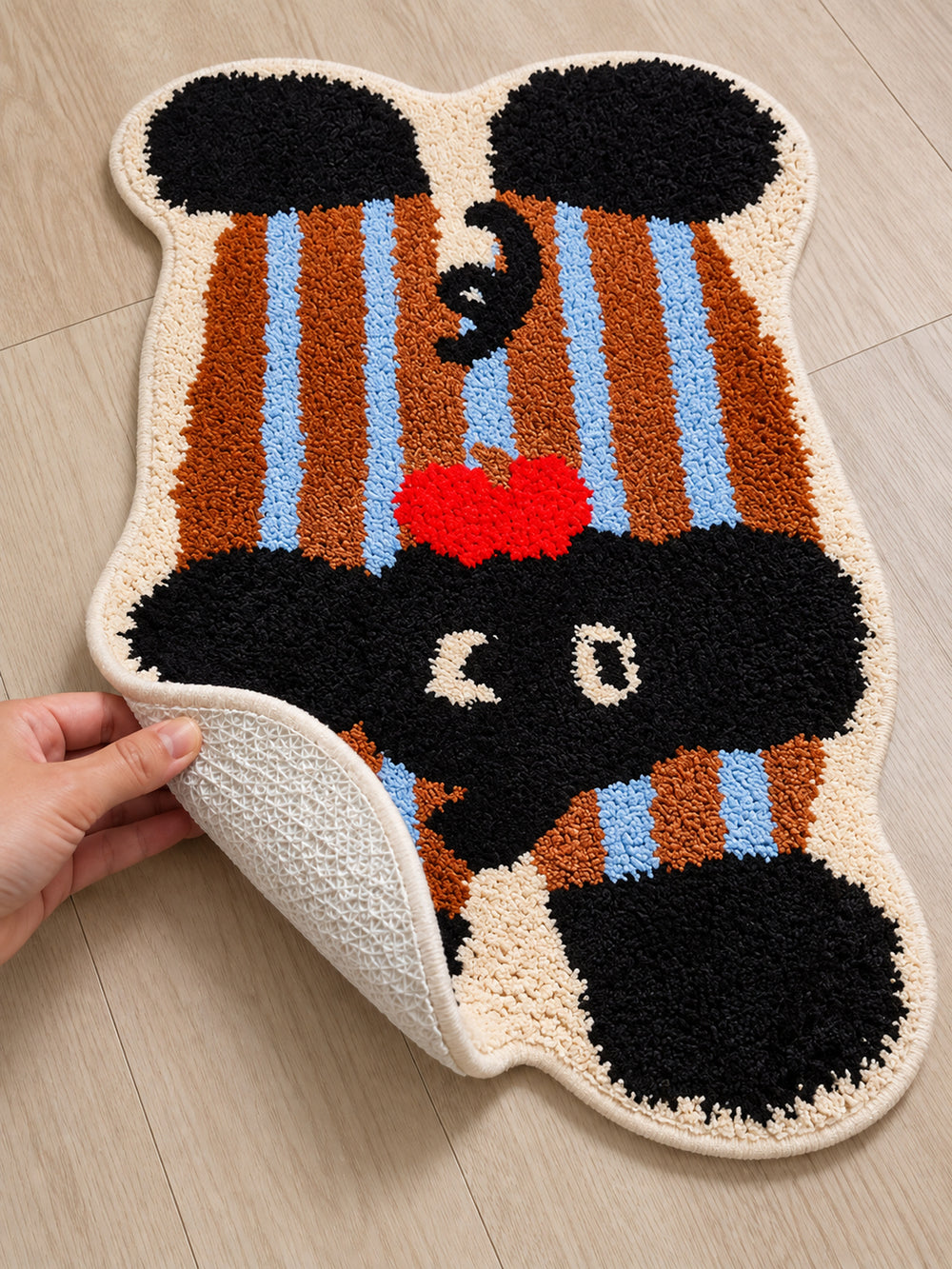 Retro Striped Elephant Shaped Bath Mat — Textured backing