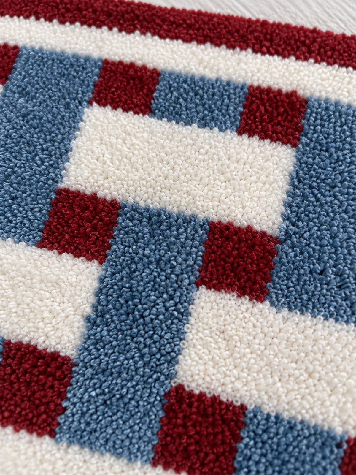 Burgundy & Blue Basketweave Pattern Bath Mat — surface detail