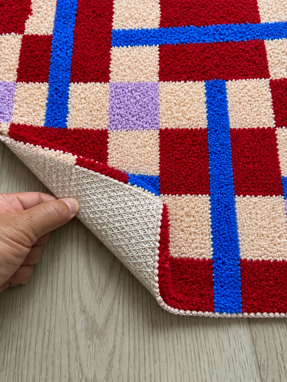Close-up of the TPE backing of Crimson Grid Colorblock Bath Mat