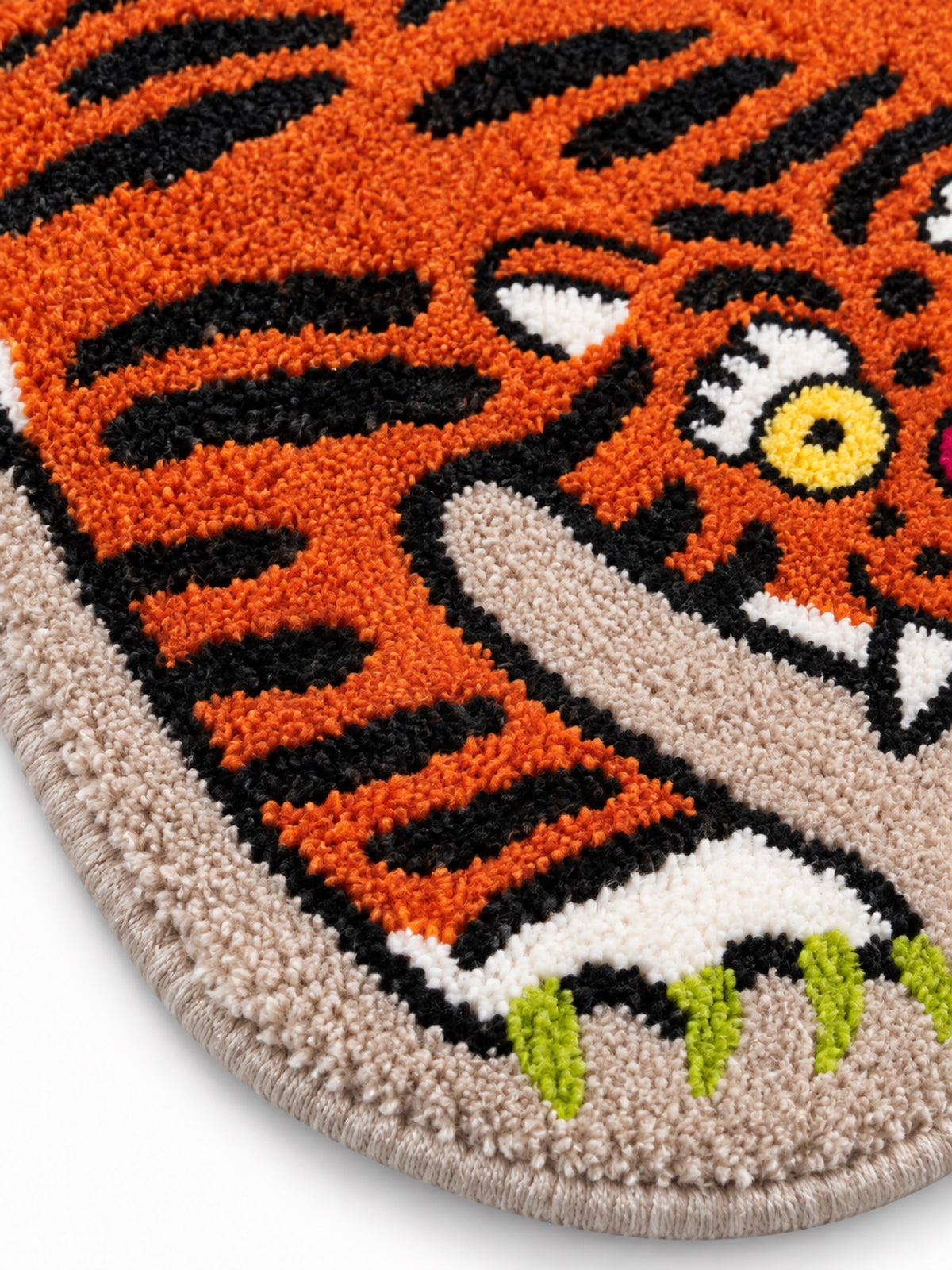 Close-up of the Resting Tiger Shaped Bath Mat's tufted surface, 60 × 120 cm