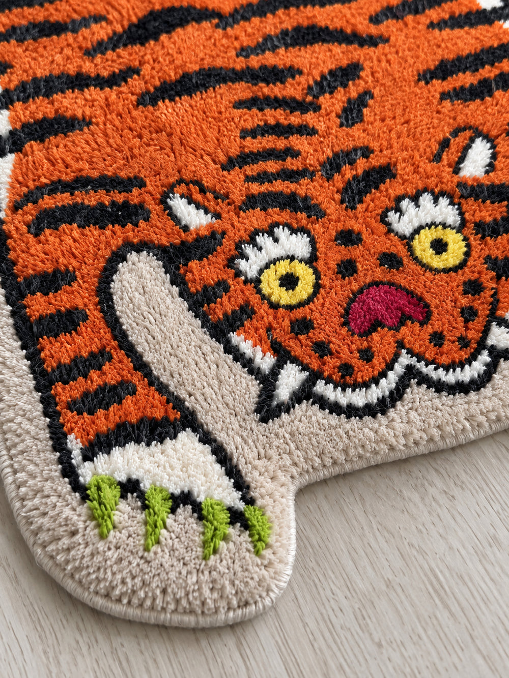 Resting Tiger bath mat — shared cut pile surface detail for 40x70cm and 50x90cm